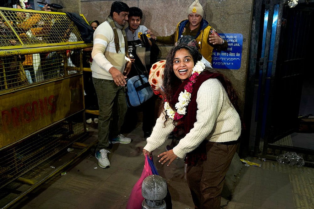 | Photo: Suresh K. Pandey/Outlook : Gulfisha Fatima, an MBA graduate and activist, steps out of Tihar prison.