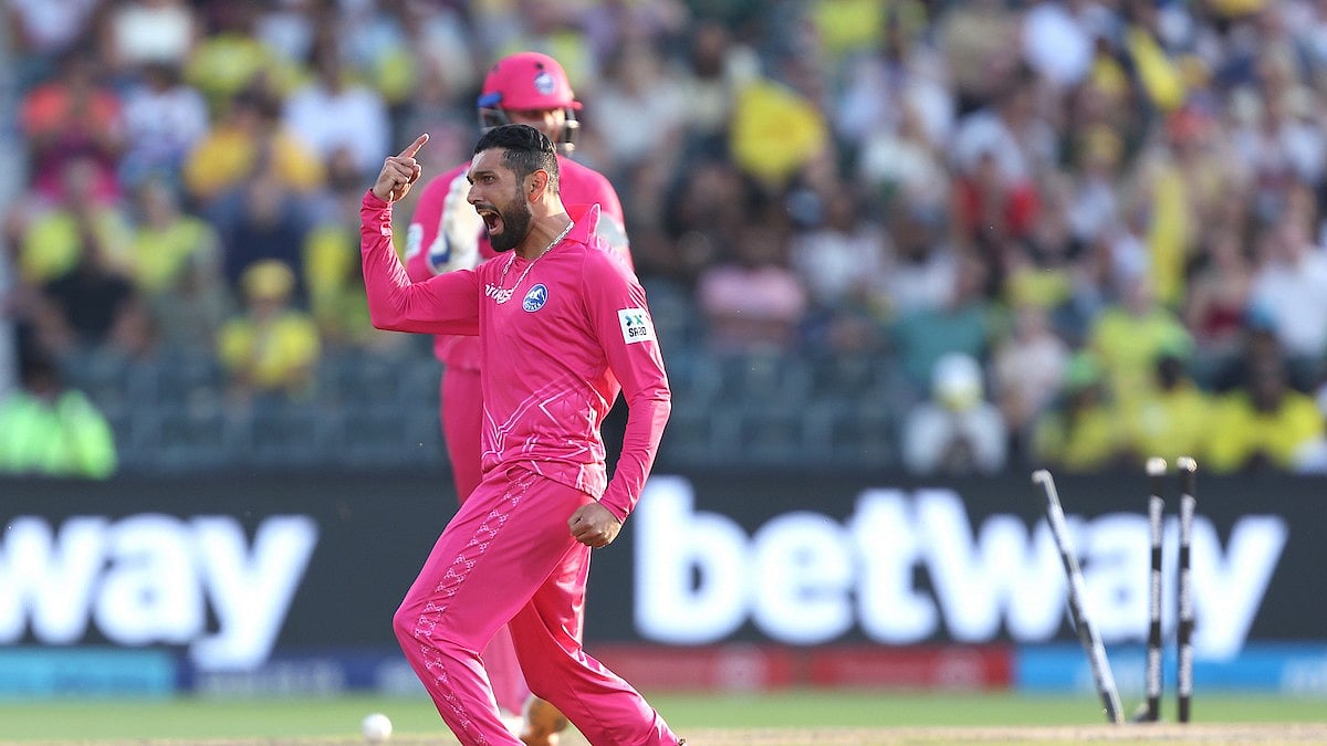 Special Arrangement  : Sikandar Raza of Paarl Royals celebrates the wicket of Faf Du Plessis of Joburg Super Kings during match 17 of the SA20 season 4 between Joburg Super Kings (JSK) and The Paarl Royals (PR)