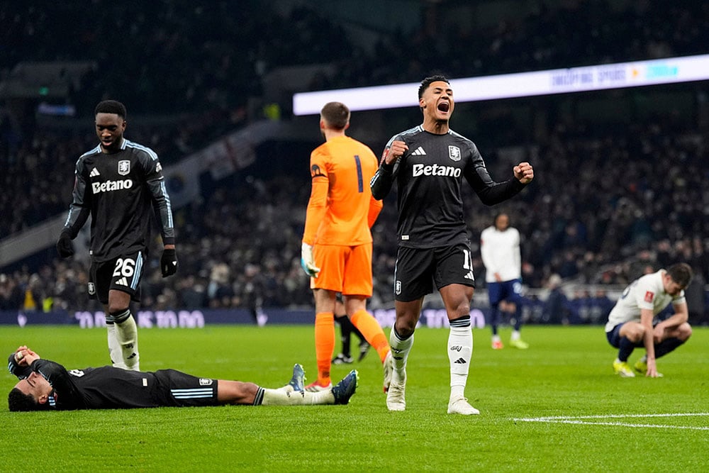 | Photo: Andrew Matthews/PA via AP : Aston Villa's Ollie Watkins celebrates the win after the FA Cup third round soccer match between Tottenham Hotspur and Aston Villa in London.