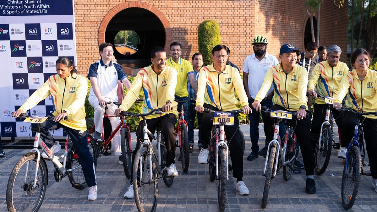 SAI : Mansukh Mandaviya, along with Pullela Gopichand, participated in a cycle rally.