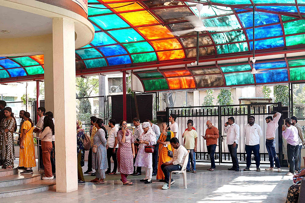 MH civic polls Voters in line waiting for their turn 