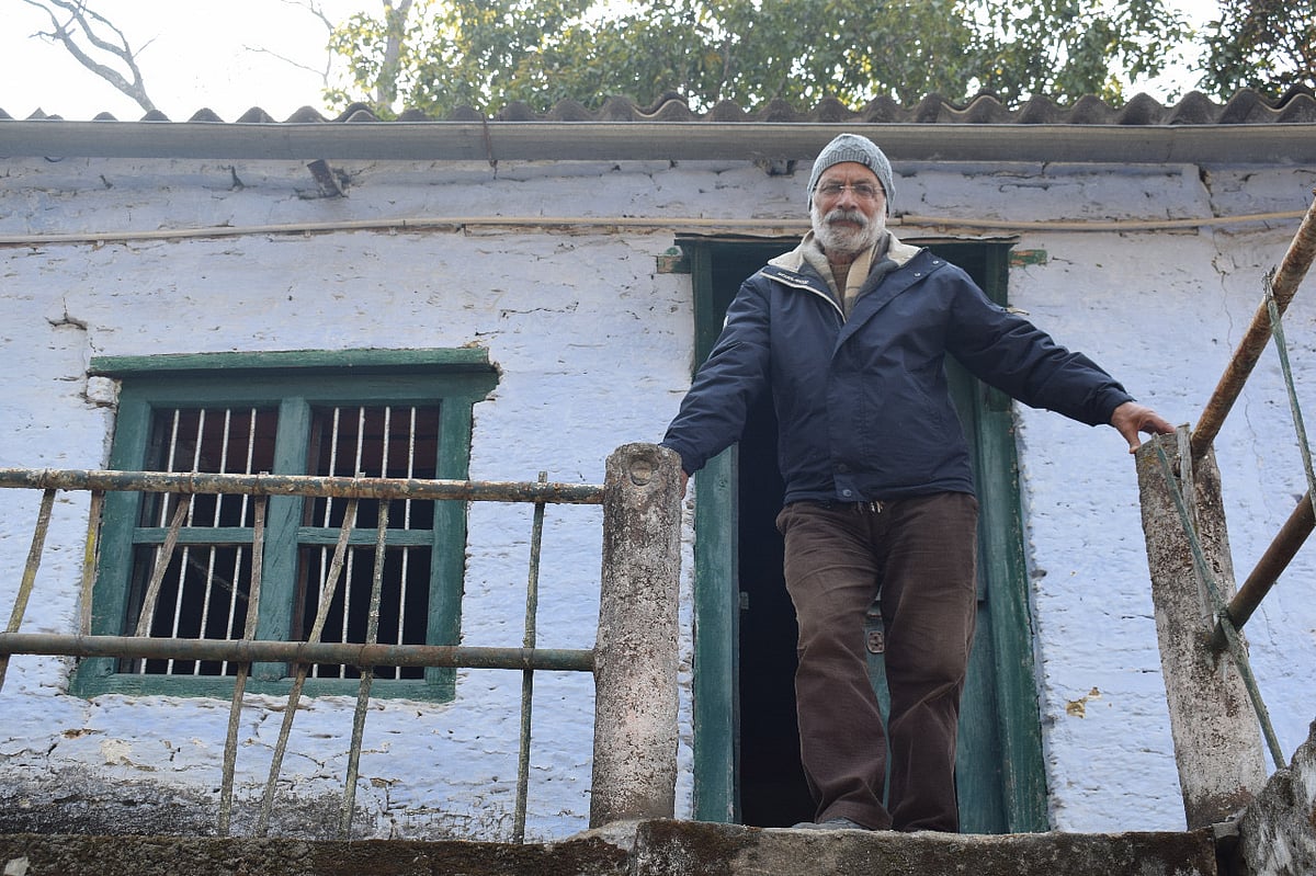 Sathya Saran : Bharat Singh Bisht in his first office