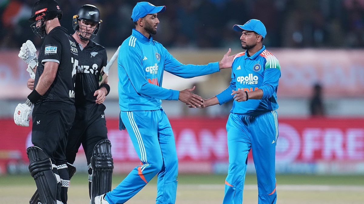 | Photo: AP/Ajit Solanki : India's Prasidh Krishna congratulates India's Kuldeep Yadav after taking the wicket of New Zealand's Will Young during the second One Day International cricket match between India and New Zealand in Rajkot, India, Wednesday, Jan. 14, 2026.