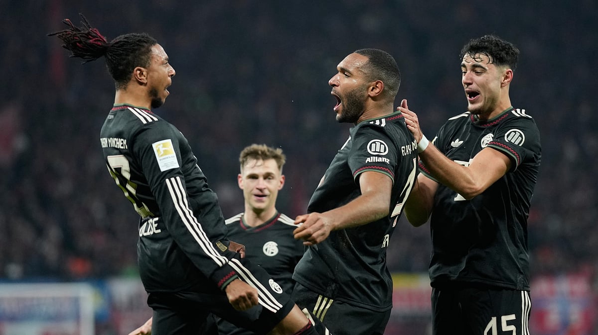 (AP Photo/Matthias Schrader) : Bayern's Jonathan Tah celebrates with team mate Michael Olise after scoring his side's third goal during the Bundesliga soccer match between RB Leipzig and FC Bayern Munich in Leipzig, Germany, Saturday, Jan. 17, 2026.