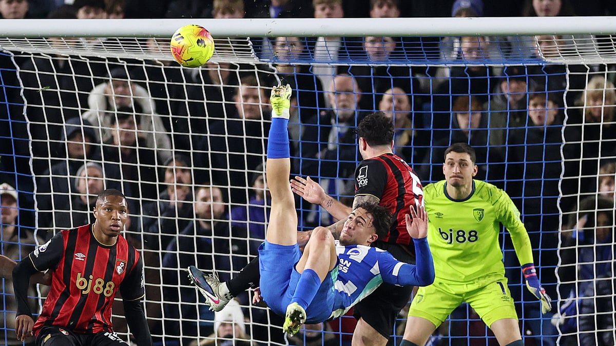 Charalampos Kostoulas gets up to score with a stunning overhead kick