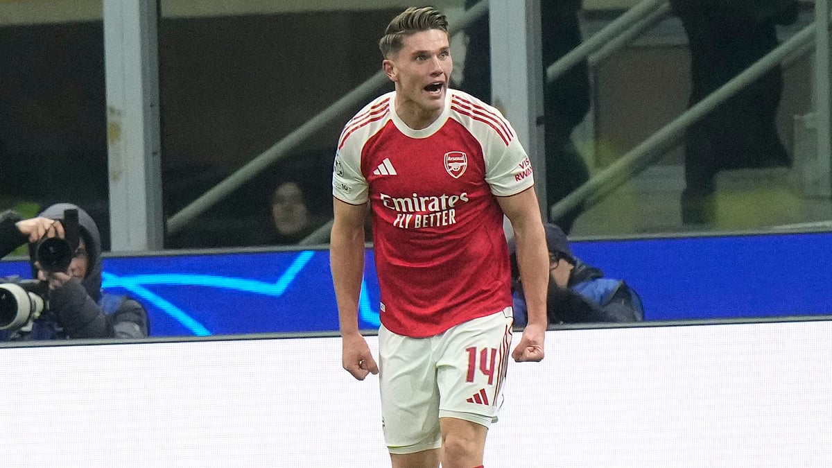 (AP Photo/Luca Bruno) : Arsenal's Viktor Gyoekeres celebrates after scoring his side's third goal during the Champions League opening phase soccer match between Inter Milan and Arsenal in Milan, Italy, Tuesday, Jan. 20, 2026