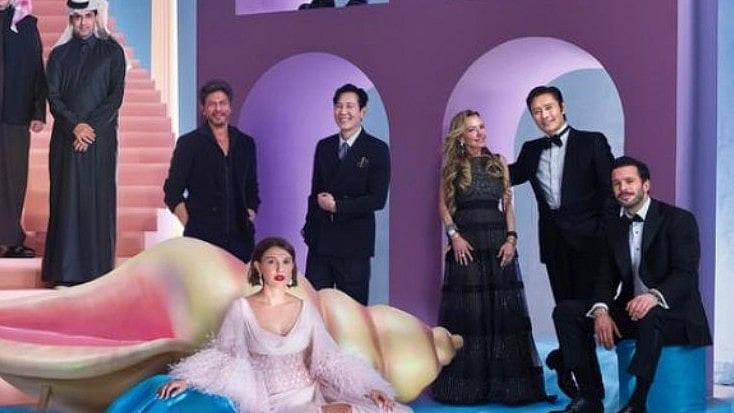 Instagram  : Shah Rukh Khan with Millie Bobby Brown and Lee Jung-jae at the Joy Awards.