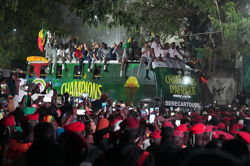 Africa Cup of Nations Soccer Champions Senegal Welcomed By Hundreds Of Fans In Dakar-10