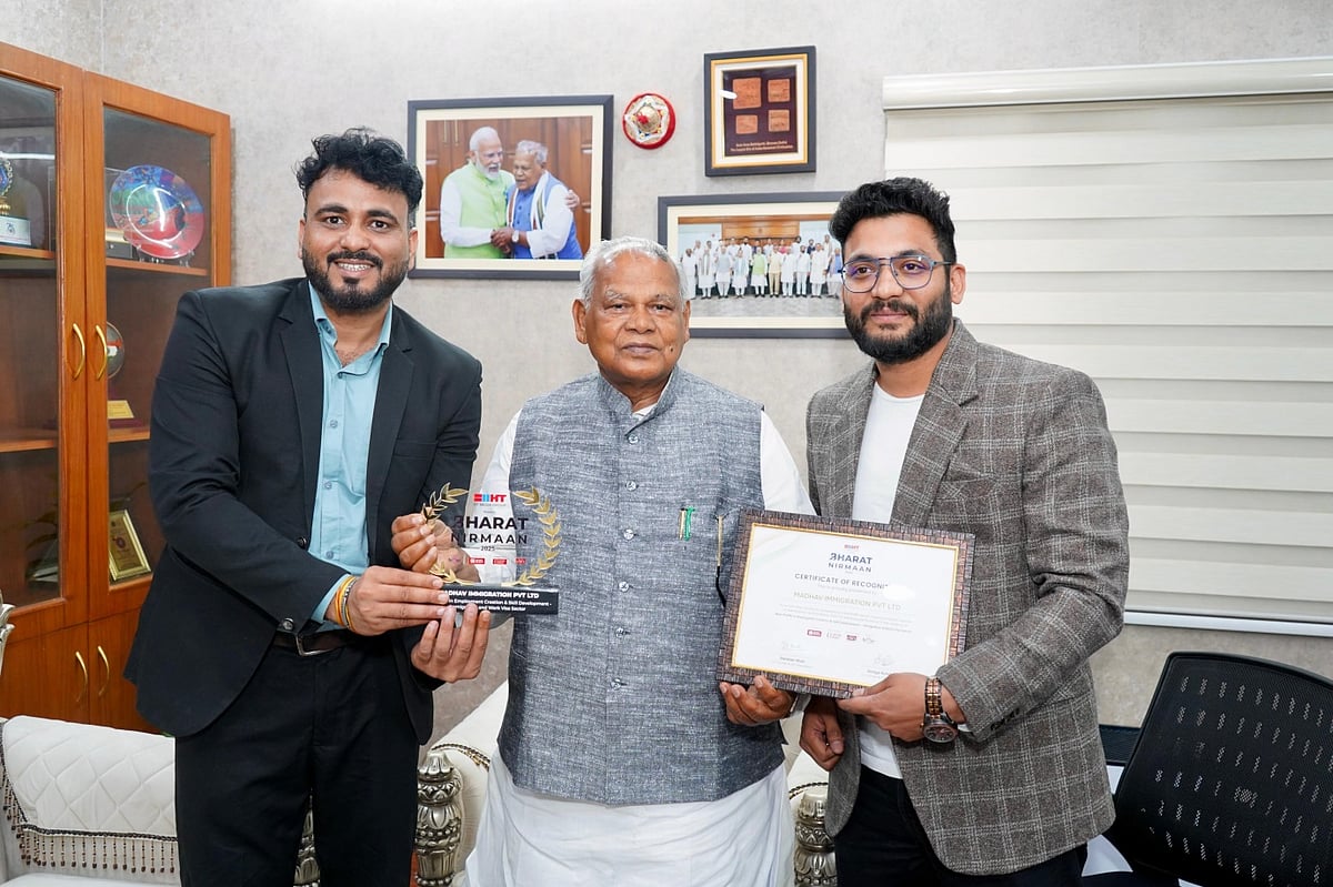 Minister MSME hon'ble sh. Jitan Ram Manhji presenting award to team Madhav Immigration