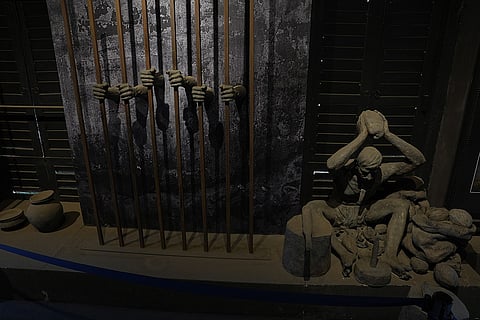 The artwork illustrates the brutalities inflicted on Indian freedom fighters and the hardships they endured while imprisoned by the British at celular jail. 