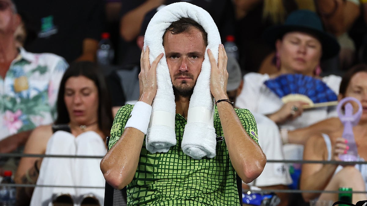 | Photo: AP/Tertius Pickard : Daniil Medvedev of Russia uses an iced towel during the men's final match against Brandon Nakashima of the United States at the Brisbane International tennis tournament in Brisbane, Australia, Sunday, Jan. 11, 2026. 