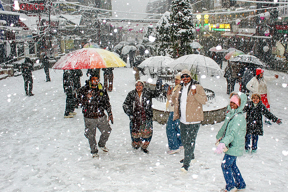 Weather: Snowfall in Manali