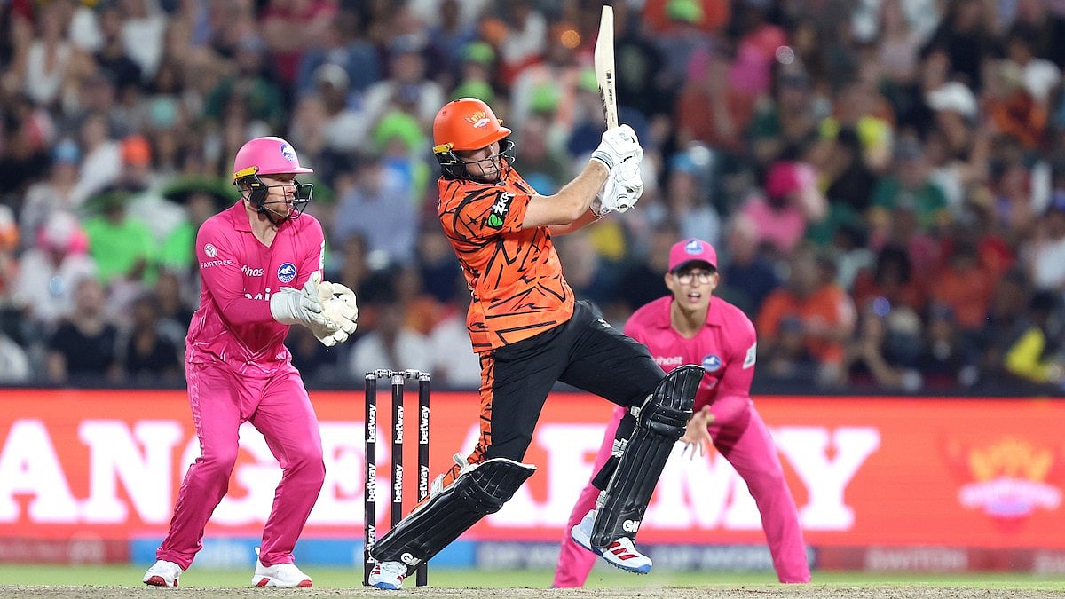 Sportzpics : James Coles of Sunrisers Eastern Cape play a shot during the qualifier 2 match of the Betway SA20 season 4 between Sunrisers Eastern Cape (SEC) and Paarl Royals (PR).