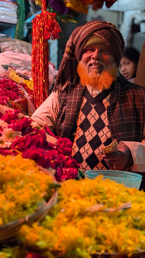  The tradition began in the 13th-14th century when Sufi saint Nizamuddin Auliya was overwhelmed by grief after losing his beloved nephew.
