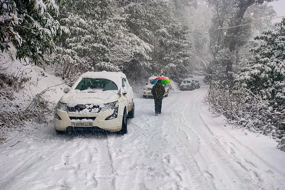 Weather: Snowfall in Chamoli