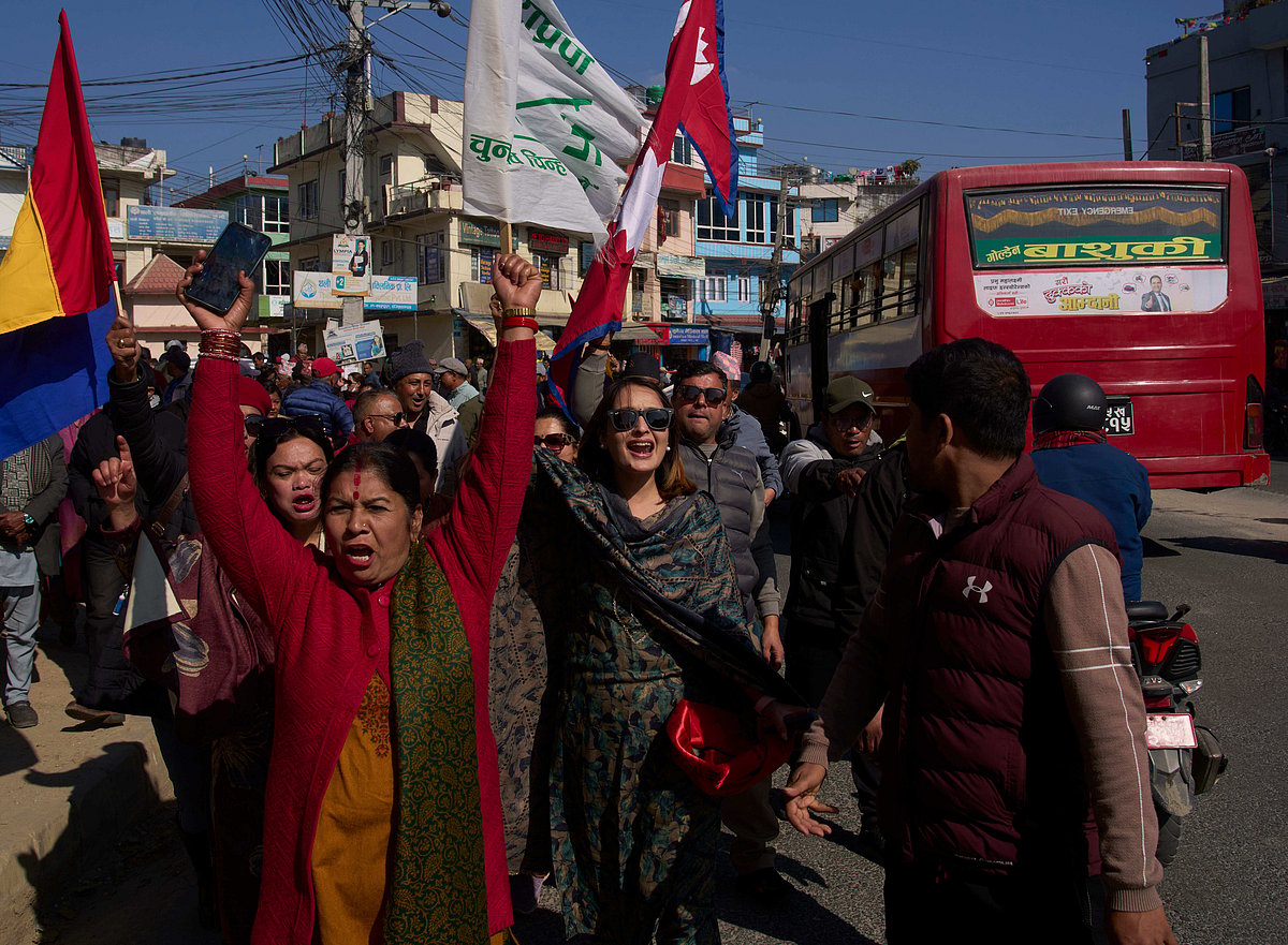 (AP Photo/Niranjan Shrestha) : Supporter of Rastriya Prajatantra party gather to go to the election office to register their leader's candidacy for the general election to be held on March 5 in Kathmandu, Nepal, Tuesday, Jan. 20, 2026. 