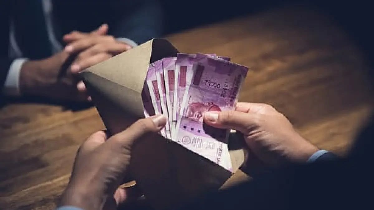 A GST enforcement officer in Palakkad was caught by the Vigilance and Anti-Corruption Bureau for accepting a bribe