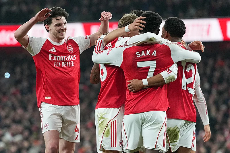 arsenal vs manchester united english premier league soccer-Lisandro Martinez