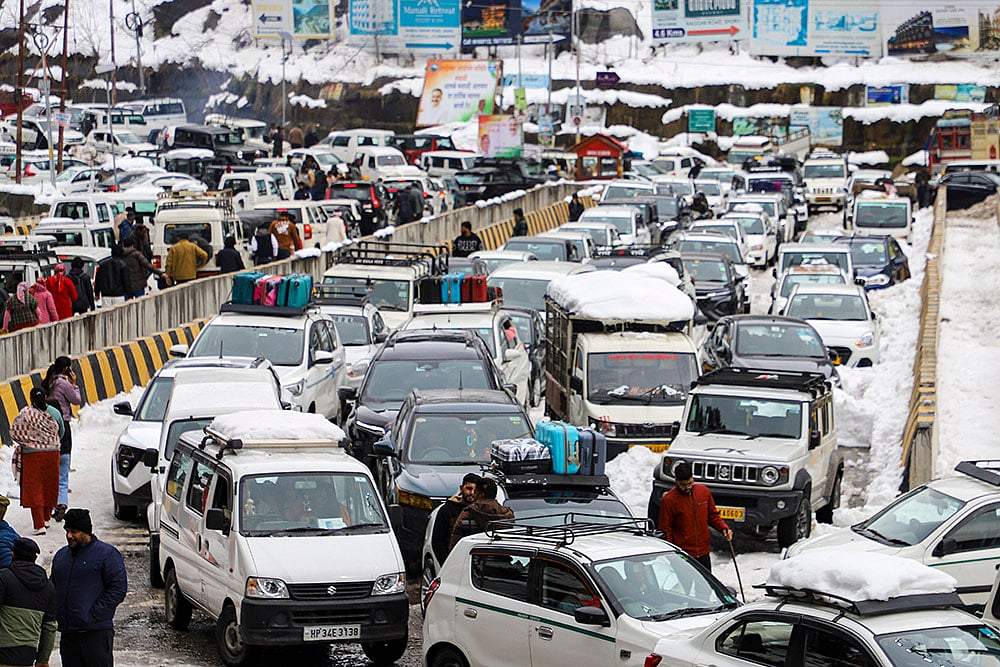 Weather: Snowfall in Himachal Pradesh