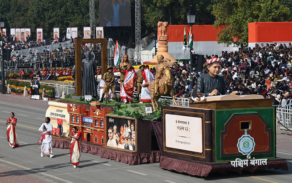 Hindustan Times : West Bengal State tableaux during the 77th Republic Day celebration at Kartavya Path, on January 26, 2026 in New Delhi, India. India celebrated its 77th Republic Day with a massive display of its cultural range, economic progress, and defence strength. The display included missiles, aircraft, and weapon systems used during Op Sindoor. The theme of this year's Republic Day was 150 Years of Vande Mataram. India displayed its development journey, cultural diversity and military might at the parade. 