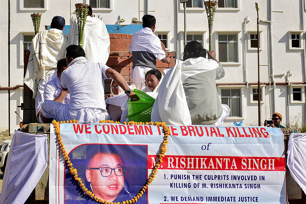 Family members perform last rites of M. Rishikanta in Imphal
