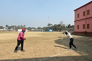 | Photo: Agnideb Bandyopadhyay : Perfecting the Grip: Manushri, 13, with her father and coach Koustav Rajak