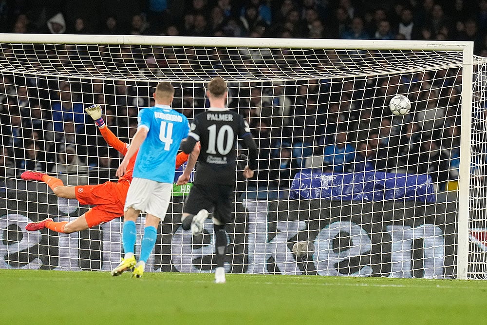 Napoli vs Chelsea Champions League Soccer-Antonio Vergara