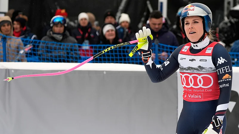 Lindsey Vonn downhill crash before winter olympics medical airlift updates