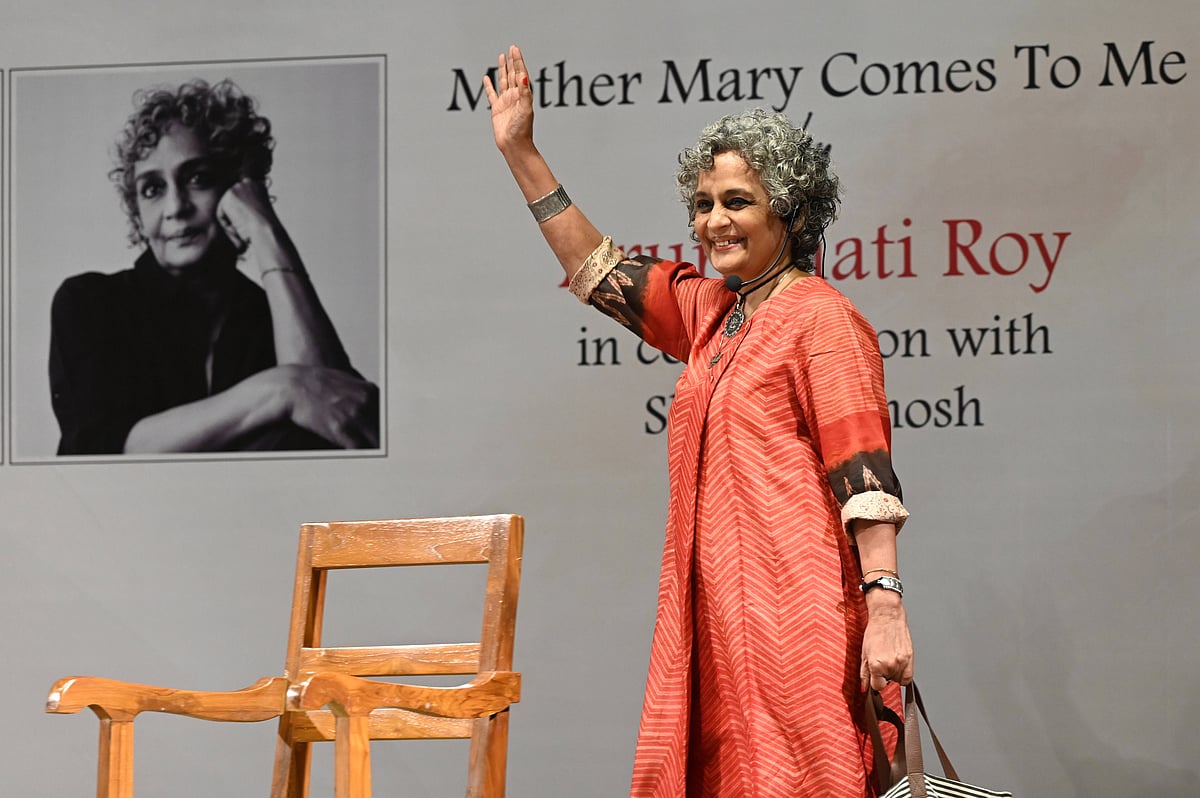 Source: IMAGO / Hindustan Times : Indian author Arundhati Roy during a conversation on her new memoir Mother Mary Comes To Me during a literary session at St. Xavier s College on January 14, 2026 in Kolkata, India
