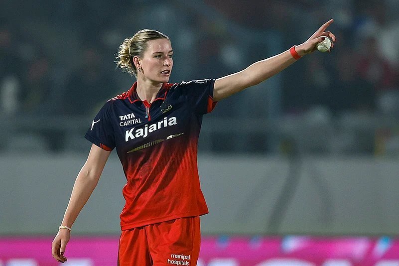 RCB Vs UPW WPL 2026 Cricket photos-Lauren Bell