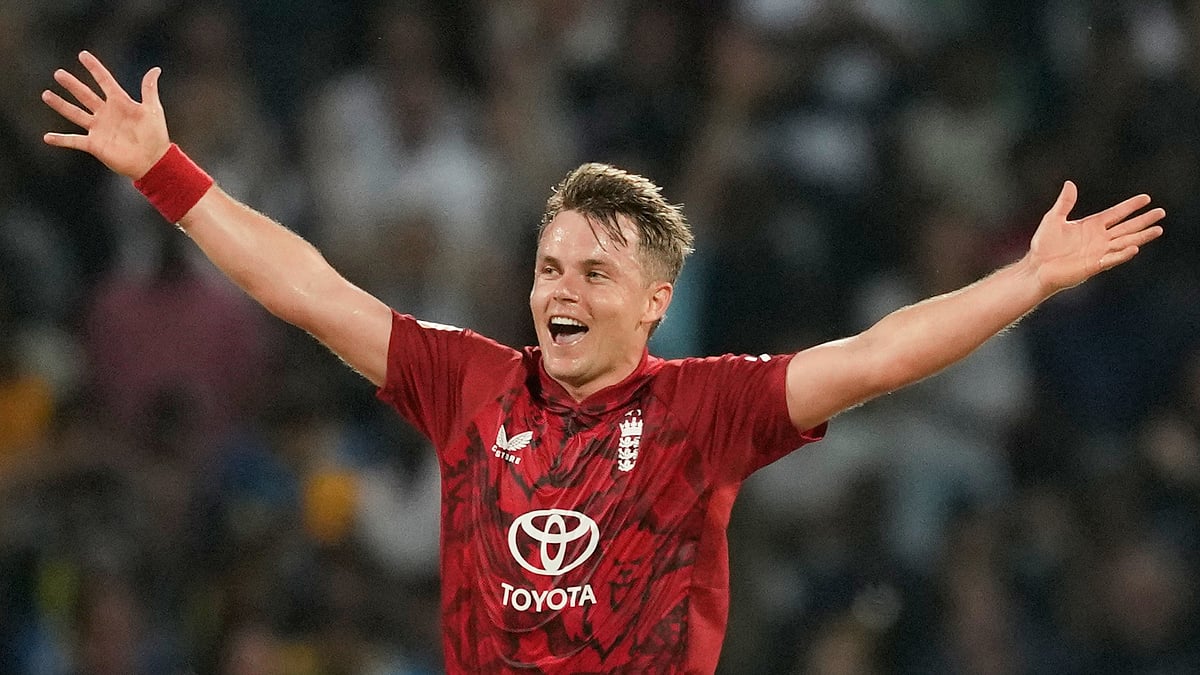 (AP Photo/Eranga Jayawardena)
 : England's Sam Curran celebrates hat trick wicket during the first T20 cricket match between England and Sri Lanka in Pallekele, Sri Lanka, Friday, Jan, 30. 2026. 