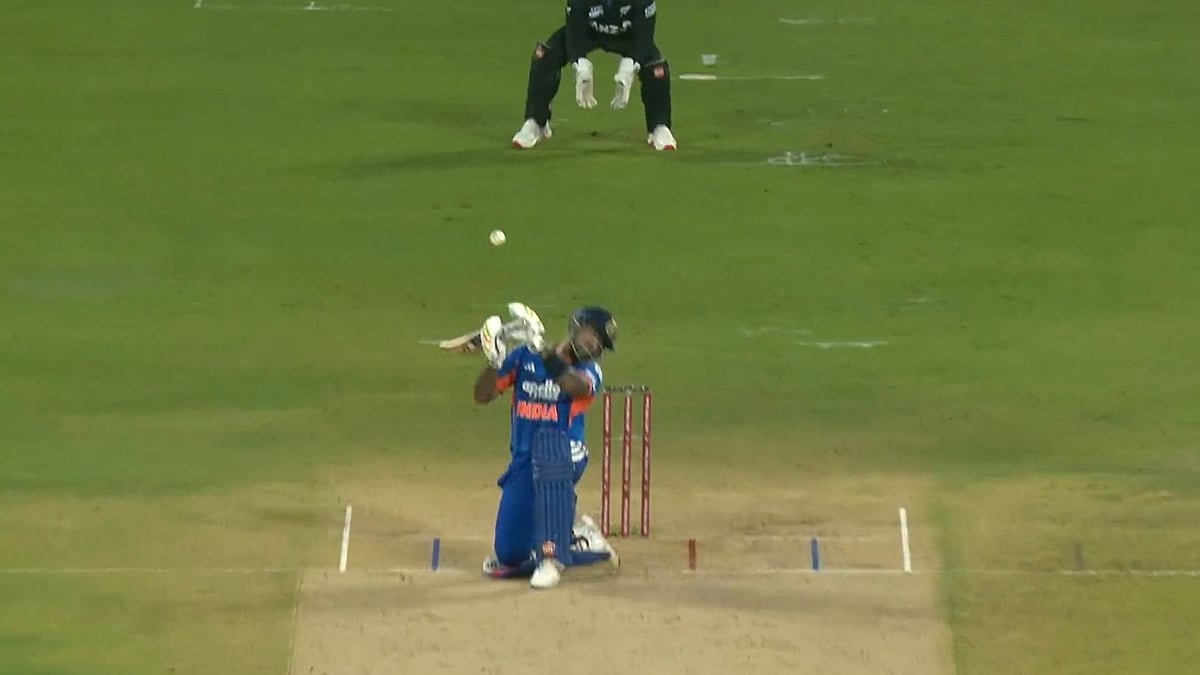 X/ JioHotstar : IND Vs NZ 5th T20I: Suryakumar Yadav Forced To Abort Scoop After Lockie Ferguson Delivers Dangerous Beamer