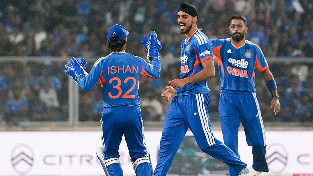 | Photo: PTI/R SenthilKumar : India's Arshdeep Singh, centre, celebrates with Hardik Pandya, right, and Ishan Kishan after taking the wicket of New Zealand's captain Mitchell Santner during the fifth and final T201 cricket match between India and New Zealand, at the Greenfield International Stadium, in Thiruvananthapuram, Kerala.