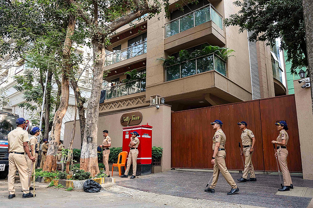Firing at filmmaker Rohit Shettys Mumbai home