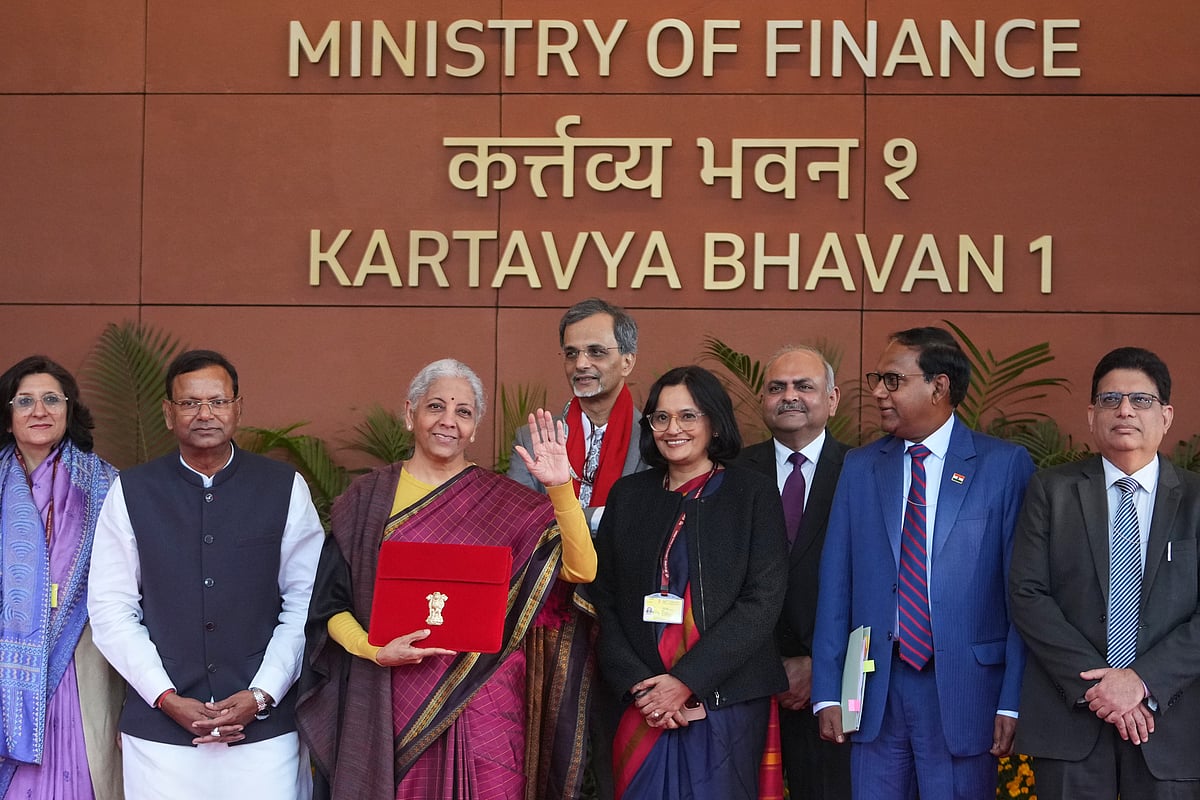| Photo: AP/Manish Swarup : Indian Finance Minister Nirmala Sitharaman, third left, with her team waves to media as she departs her office to meet with Indian President Droupadi Murmu, ahead of tabling the Union Budget 2026-27 at Parliament House in New Delhi, India, Sunday, Feb. 1, 2026.