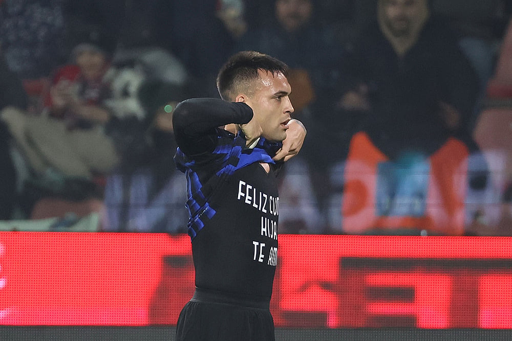 | Photo: Alberto Mariani/LaPresse via AP : Inter's Lautaro Martinez celebrates after scoring the opening goal during the Serie A soccer match between Cremonese and Inter in Cremona, Italy.