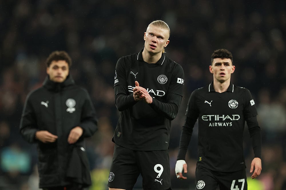 | Photo: AP/Richard Pelham : Manchester City's Erling Haaland, center, and Phil Foden leave the pitch after the English Premier League soccer match between Tottenham Hotspur and Manchester City in London.