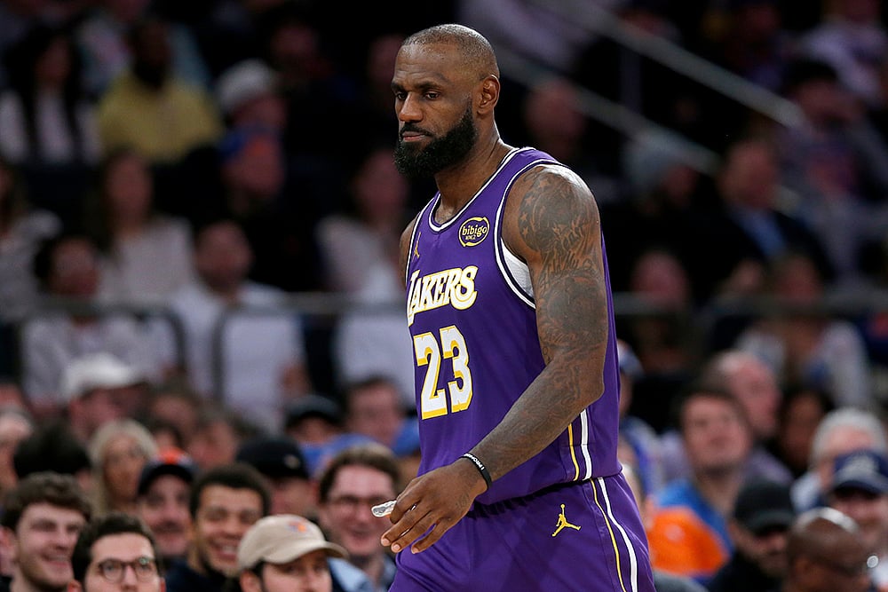 Lakers vs Knicks Basketball photos-LeBron James