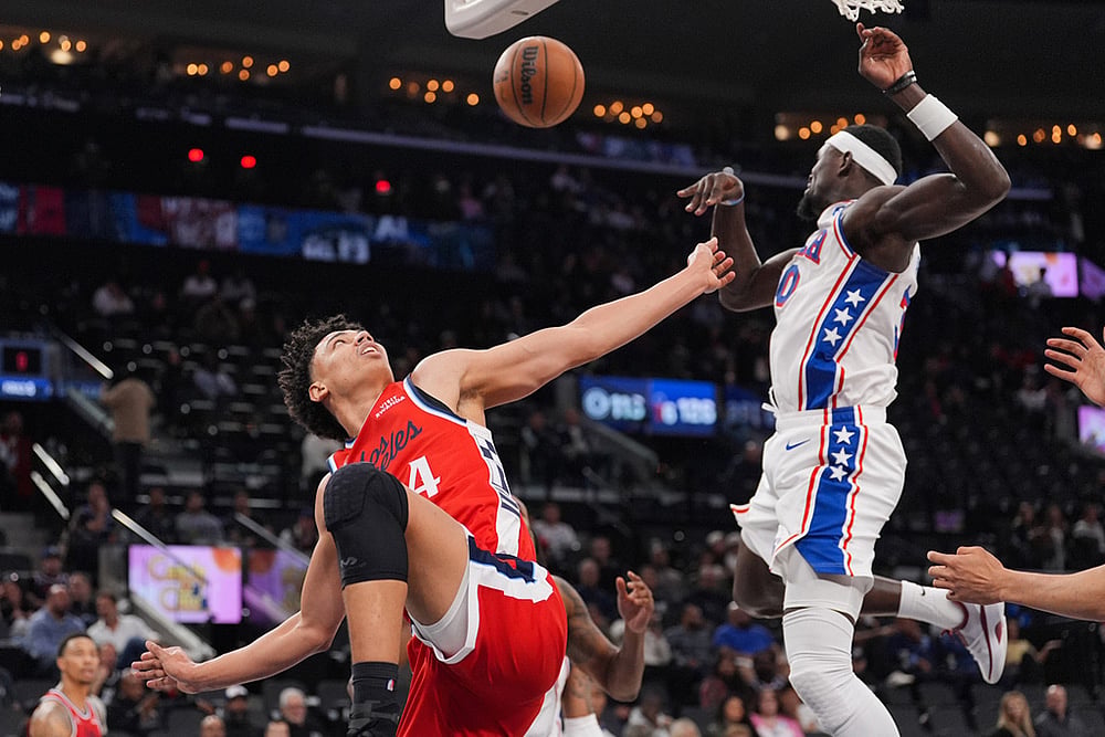 76ers vs Clippers NBA basketball game pics-Kobe Sanders