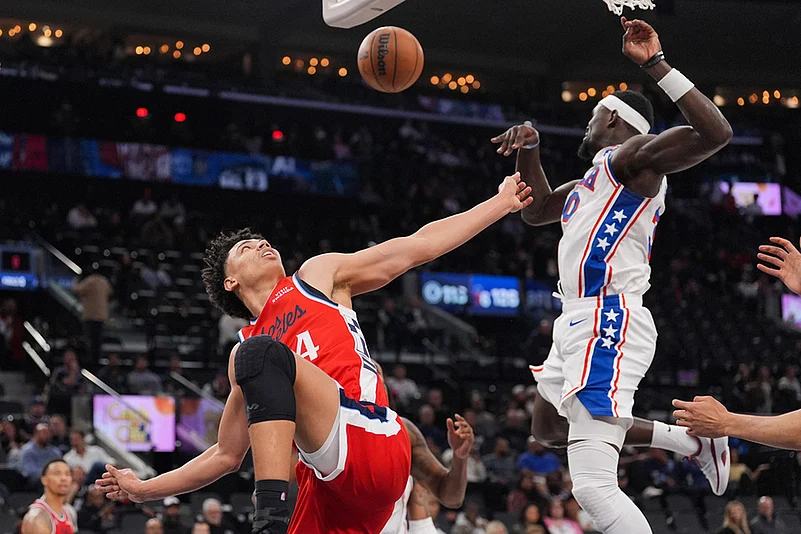 76ers vs Clippers NBA basketball game pics-Kobe Sanders