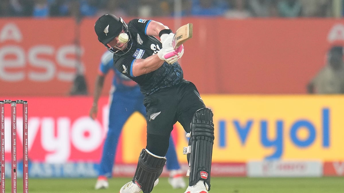 (AP Photo/Aijaz Rahi) : New Zealand's Tim Seifert plays a shot during the fourth T20 cricket match between India and New Zealand in Visakhapatnam, India, Wednesday, Jan. 28, 2026.