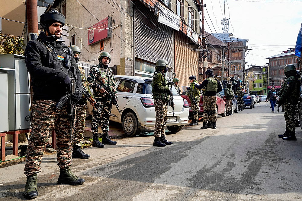Security checking in Srinagar