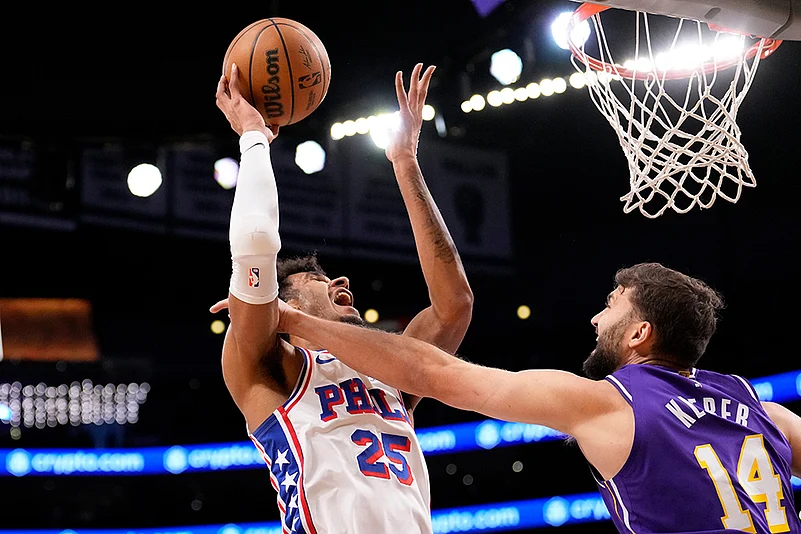 LA Lakers vs Philadelphia 76ers NBA basketball game-Dominick Barlow