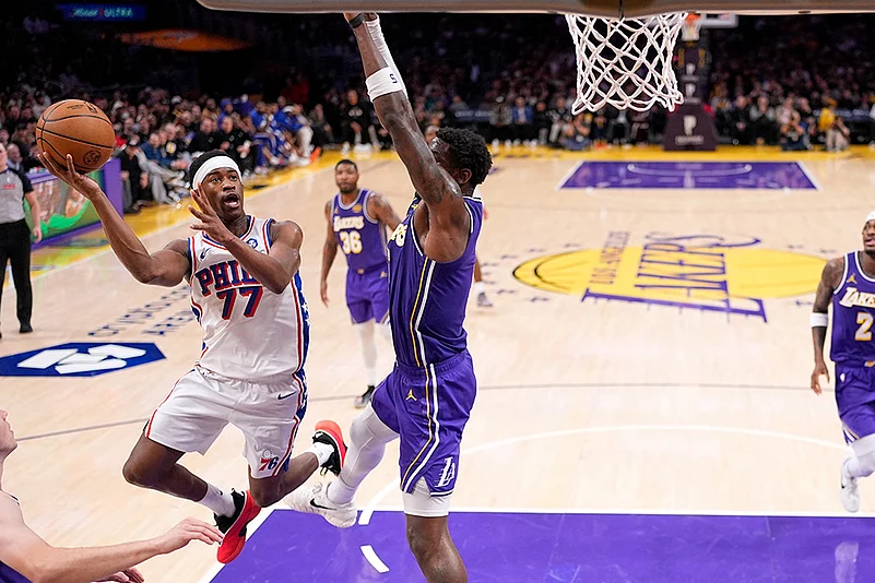 LA Lakers vs Philadelphia 76ers NBA basketball game-Vj Edgecombe