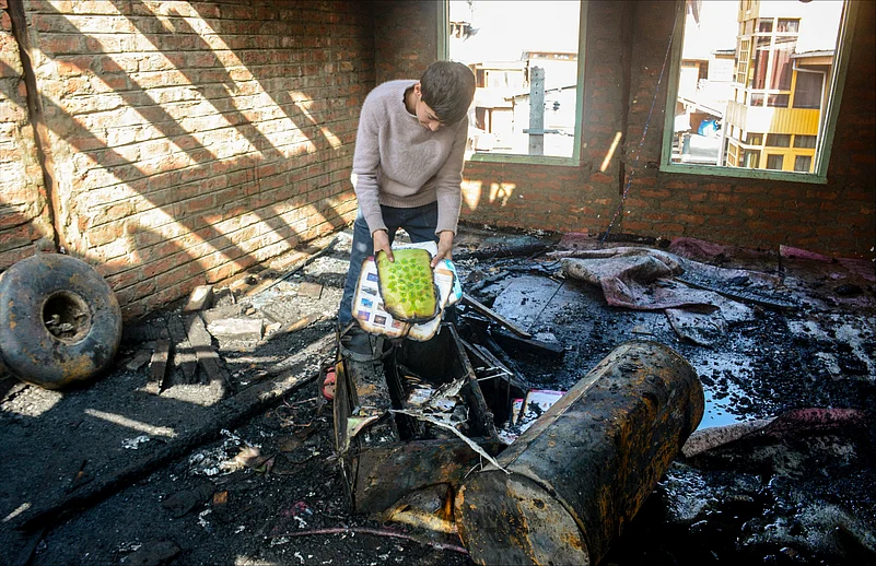 bakery unit gutted in fire accident in Srinagar
fire accident in Srinagar
