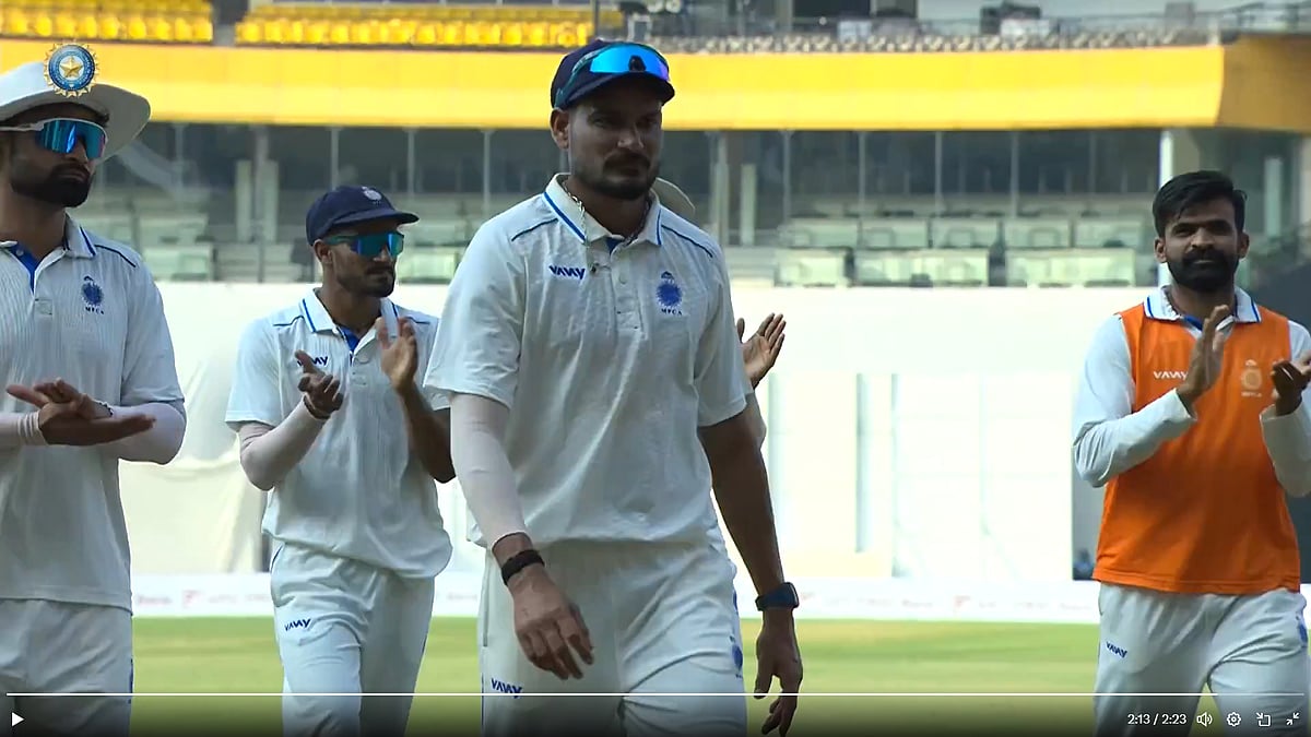 X/ BCCIDomestic : Ranji Trophy QFs Day 1 Highlihts: Karnataka Restrict Mumbai To 120, Jharkhand Bowled Out For 235