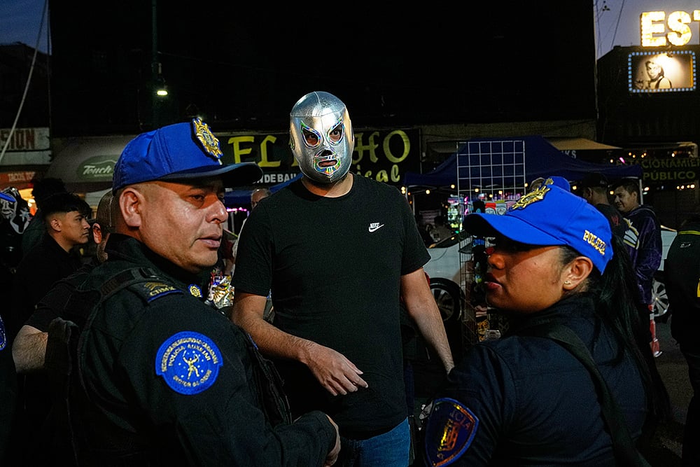 CMLL Super Viernes- Lucha Libre Wrestlers - El Santo 