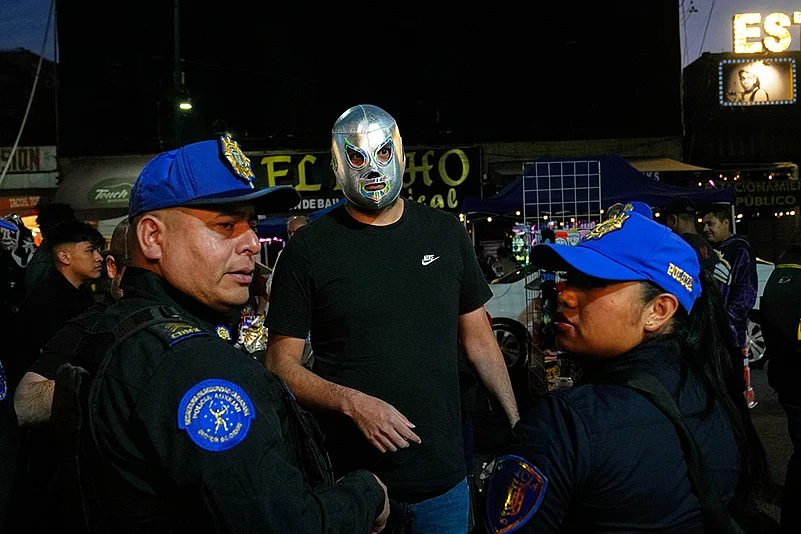 CMLL Super Viernes- Lucha Libre Wrestlers - El Santo