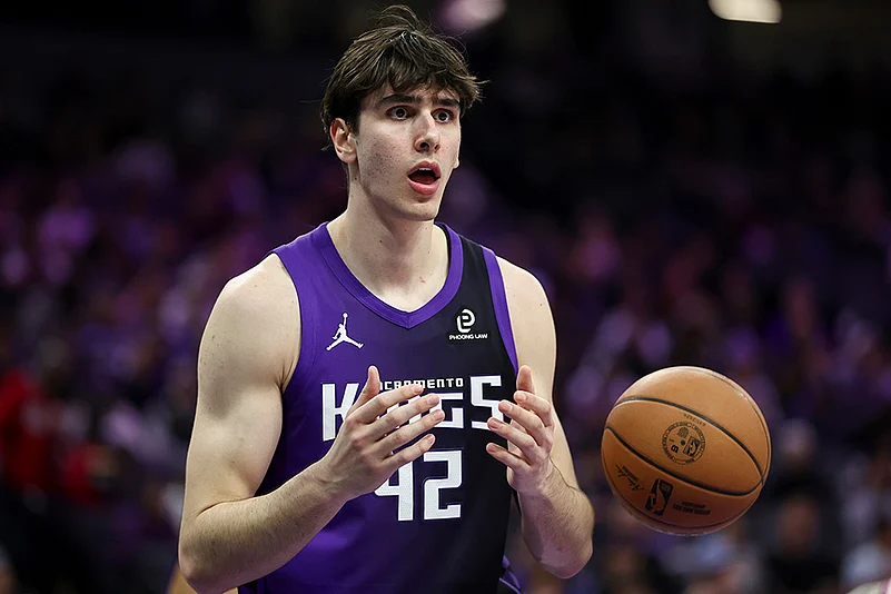 Sacramento Kings vs Los Angeles Clippers NBA basketball game-Maxime Raynaud