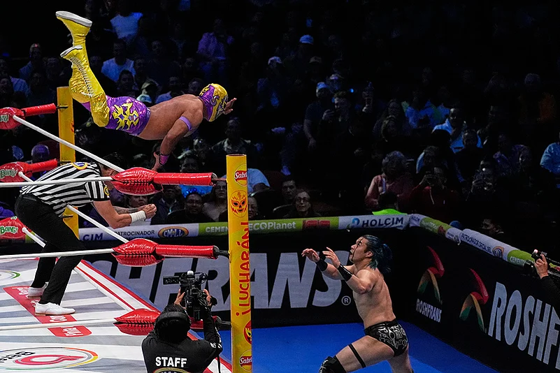 CMLL Super Viernes- Lucha Libre Wrestlers -Lucha Libre wrestler Capitan Suicida